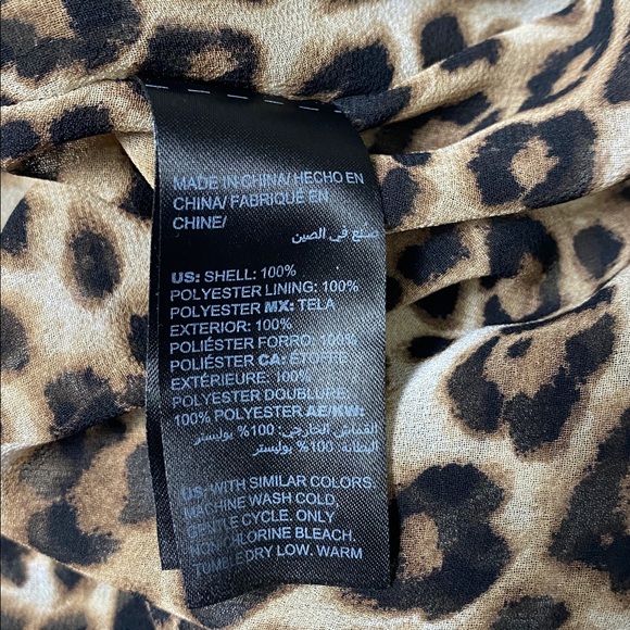 White House Black Market Chic Animal Print Ruffle Tie Neck Blouse Women's Size 6 - Picture 12 of 12